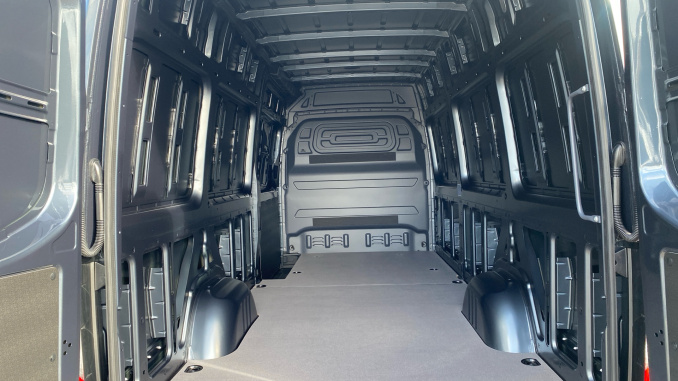 Mercedes-Benz Sprinter 315Cdi L3 Diesel Rwd 3.5t H2 Select Van 9G-Tronic - Image 15
